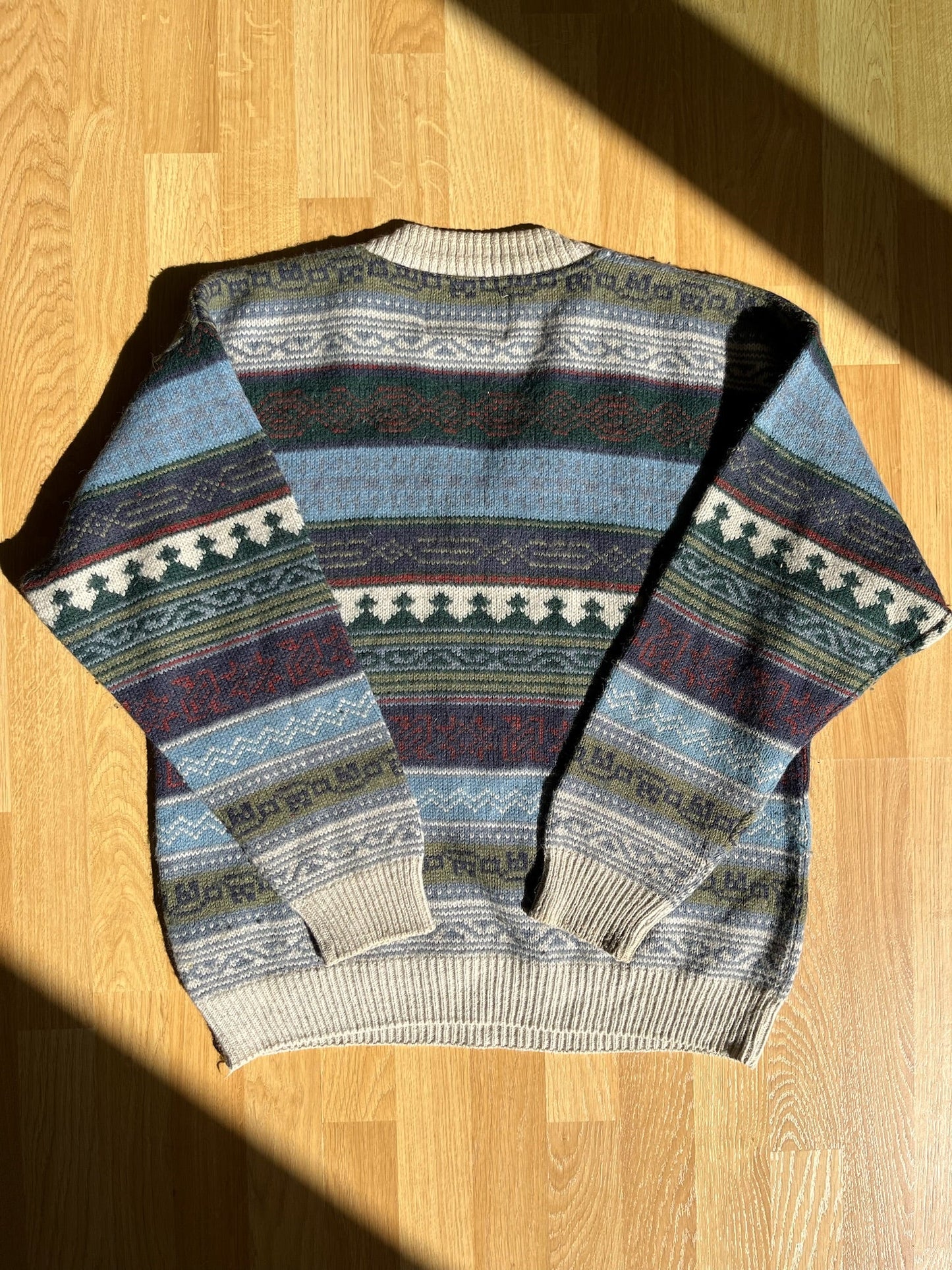 V neck stripe wool vintage sweater